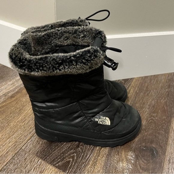 Girls The North Face Black Goose Down Slip on  Boots - Picture 3 of 11